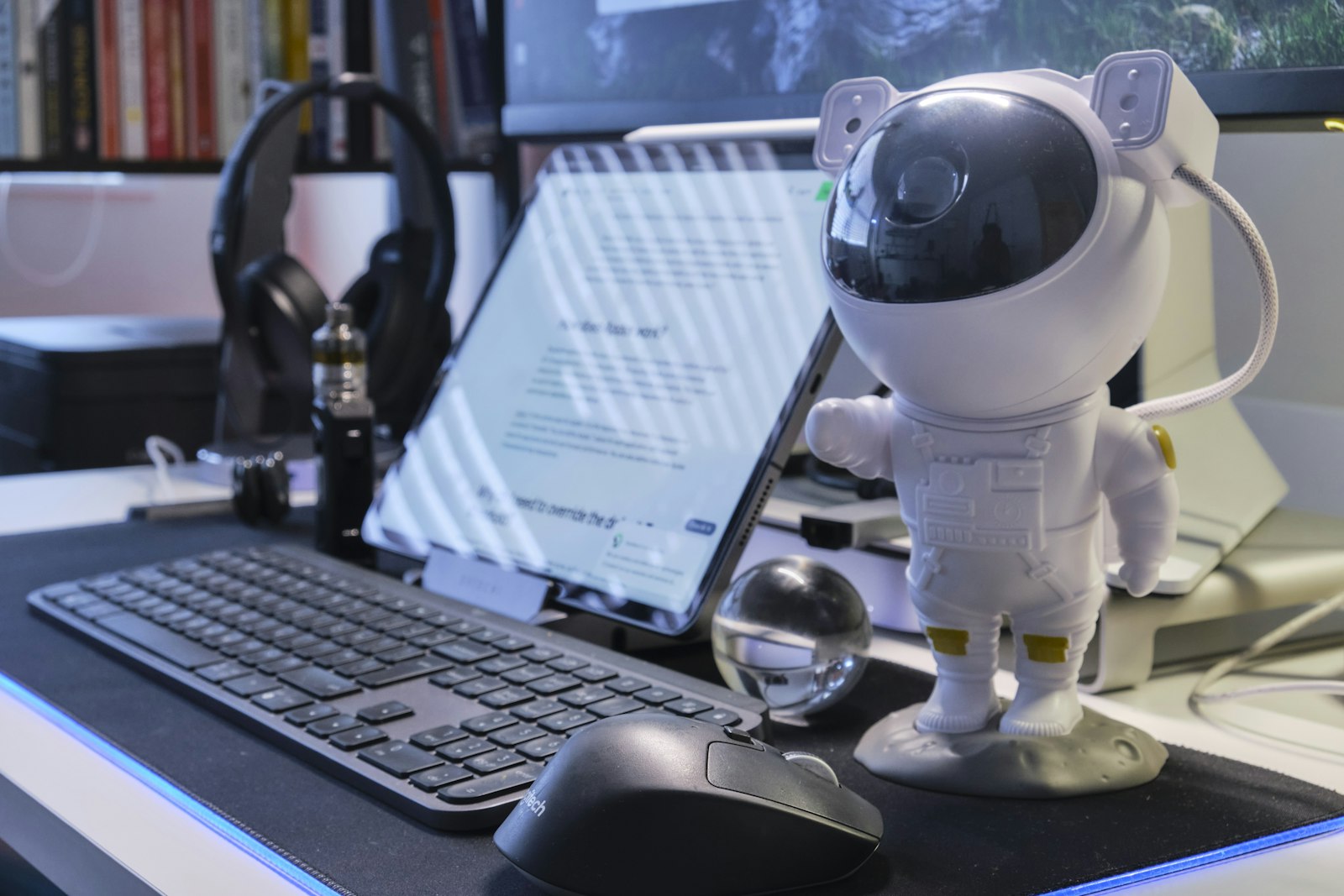 Desk droid